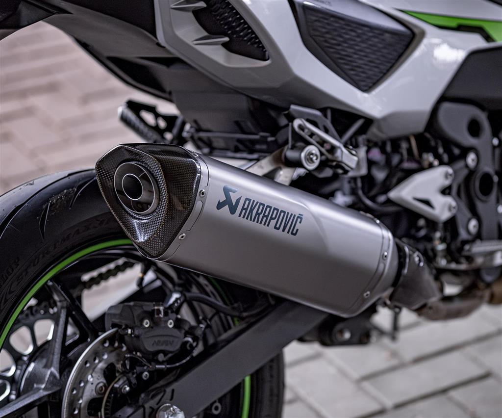 Akrapovic Endschalldämpfer Titan (Ninja7 / Z7 Hybrid)