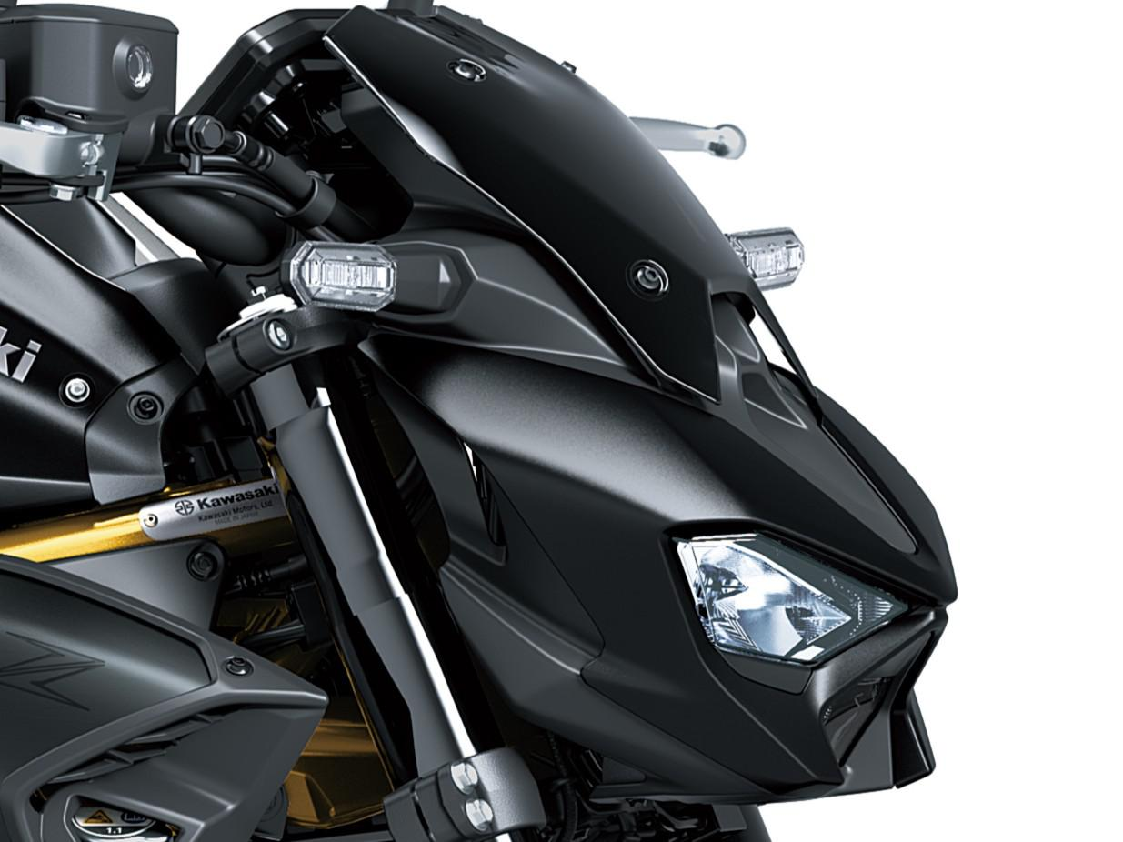 Kompakte LED-Scheinwerfer und markante Lichtmaske